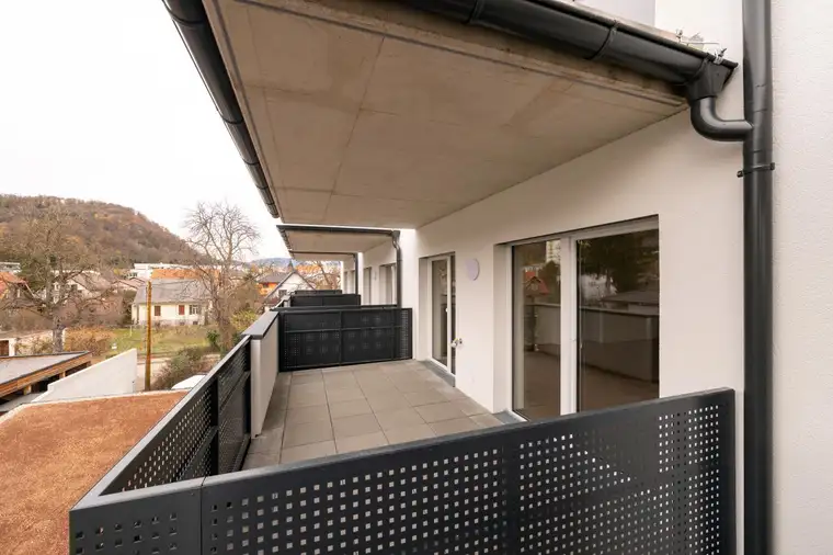 Investition mit Großterrasse und hellen Aussichten!