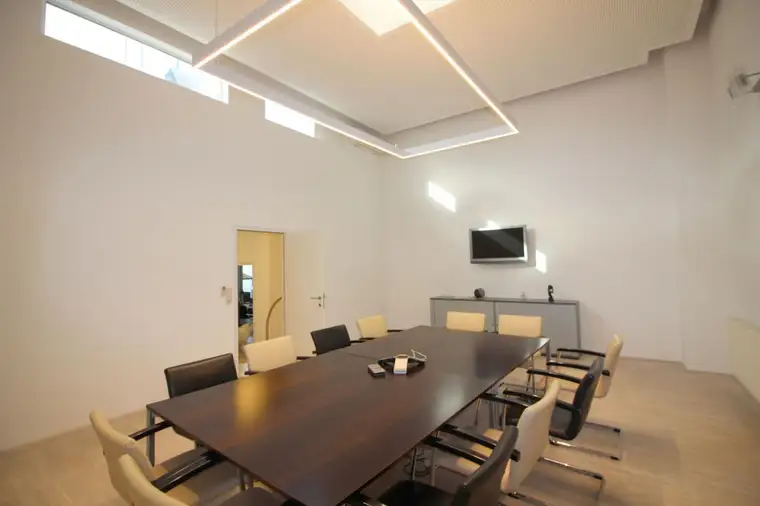 ATTRAKTIVE RÄUMLICHKEITEN ALS BÜRO ODER ORDINATION AM GRIESKAI ZU VERMIETEN!