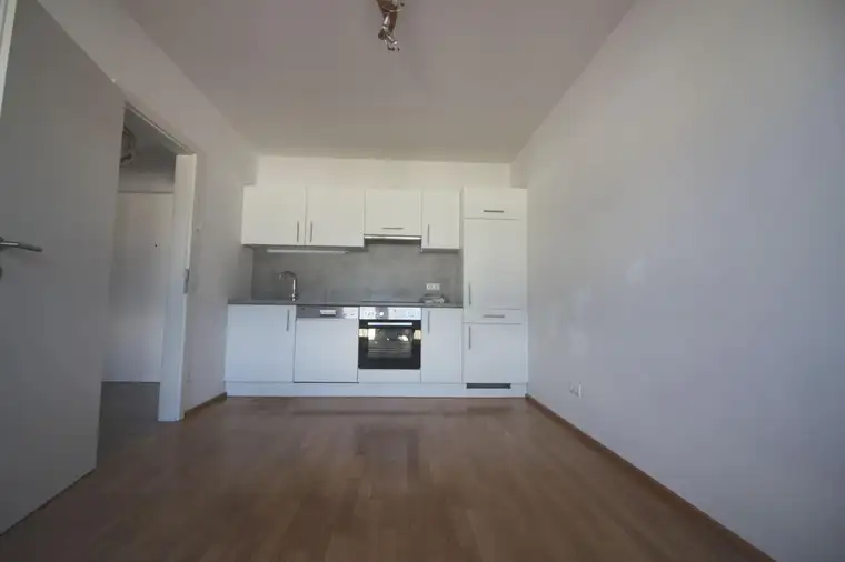 ZENTRALE 2-ZIMMER-WOHNUNG MIT BALKON