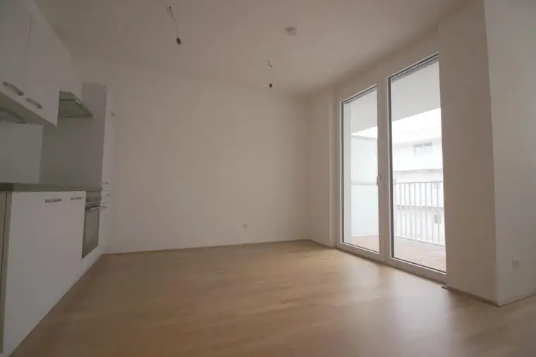 MODERNE 2-ZIMMER-WOHNUNG IN ZENTRALER LAGE MIT BALKON