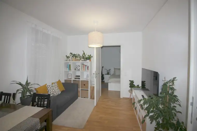 MODERNE 2-ZIMMER-WOHNUNG MIT GROSSEM BALKON IN ZENTRALER LAGE!