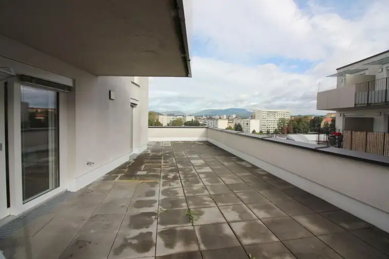 MODERNE 4-ZIMMER-WOHNUNG MIT GROSSER TERRASSE UND TIEFGARAGENPLATZ