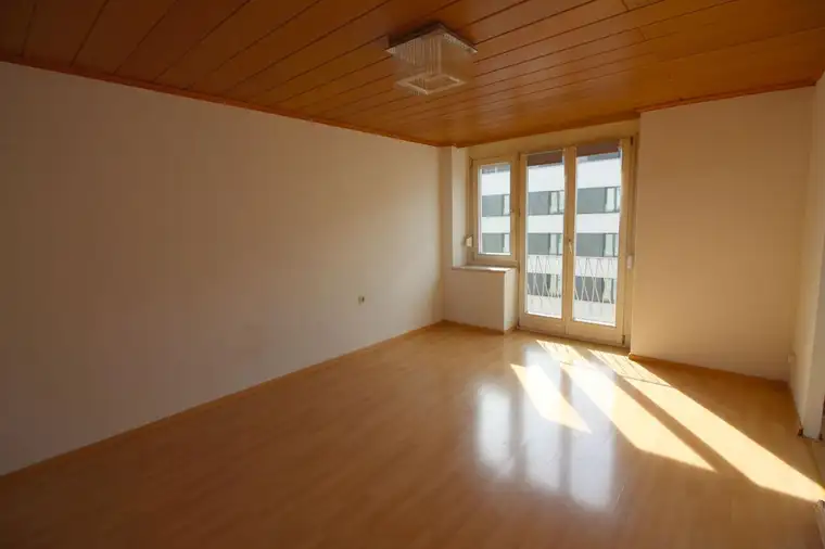 ZENTRALE 3-ZIMMER-WOHNUNG MIT BALKON - NÄHE HAUPTBAHNHOF
