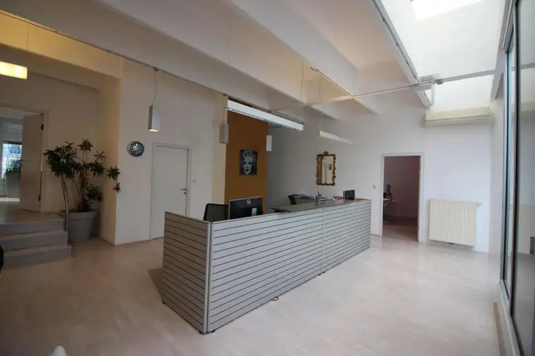 ATTRAKTIVE RÄUMLICHKEITEN ALS BÜRO ODER ORDINATION AM GRIESKAI ZU VERMIETEN!