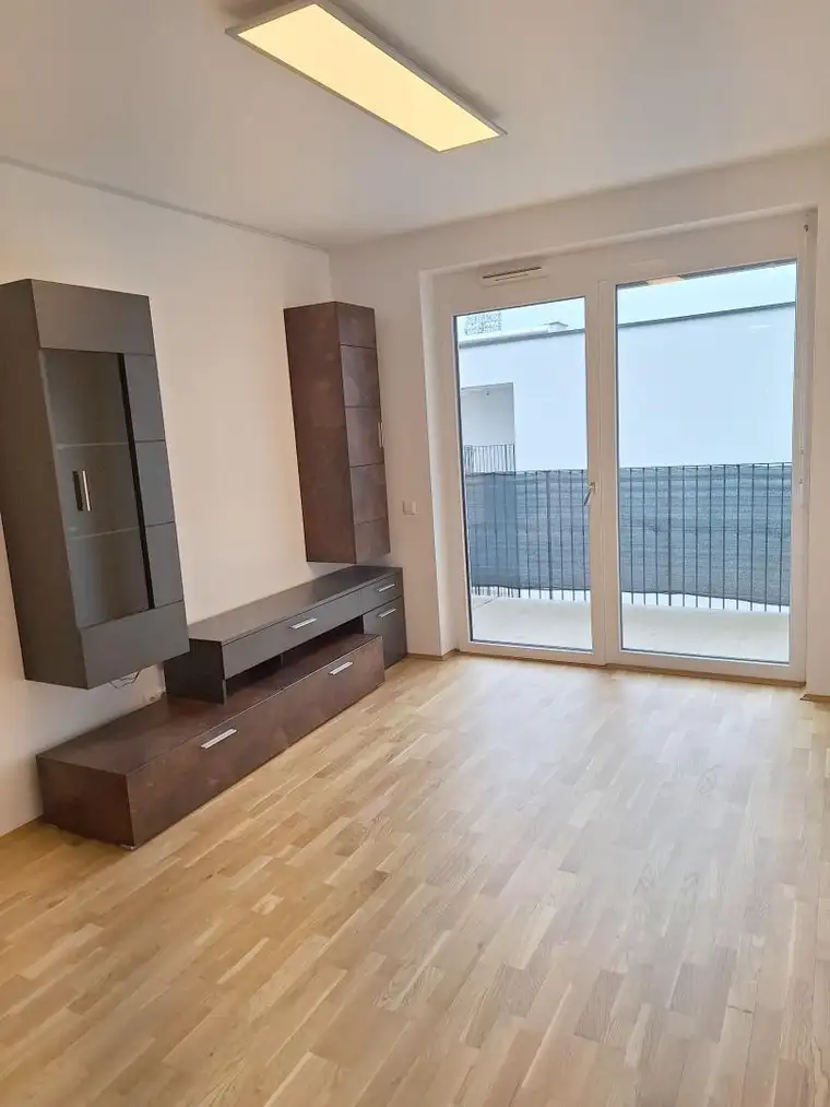 WOHNEN AM STADTTOR! MODERNE 2-ZIMMER-WOHNUNG MIT GROSSEM BALKON