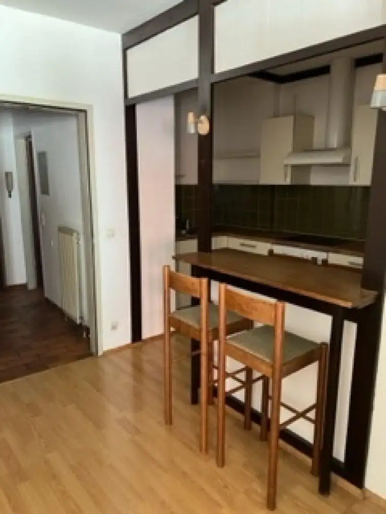 HIT! GÜNSTIG,FREUNDLICH, BEQUEME 2 ZIMMER WOHNUNG IM ZENTRUM !