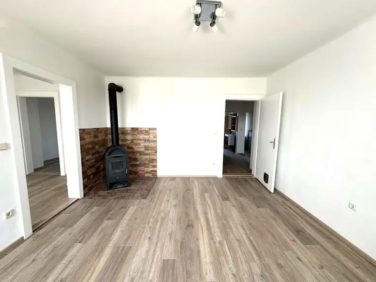 Attraktive Anlegerwohnung in Bernhardsthal – befristet vermietet mit autarker Versorgung auf 1790 m² Grundstück – Eigene Wasserquelle und Kläranlage