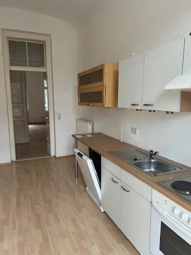 Charmante 3 - Zimmer - Altbauwohnung mit Balkon im Bezirk Jakomimi - WG - geeignet!