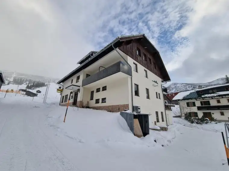 Attraktive Hotelimmobilie direkt an der Skipiste im steirischen Skigebiet