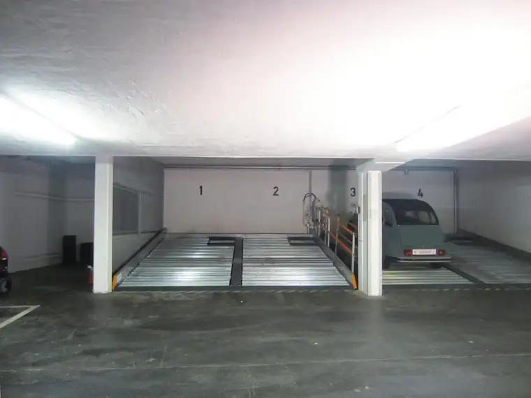 Komplette Garage (11 Abstellplätze) direkt bei U3 "Hütteldorfer Strasse"