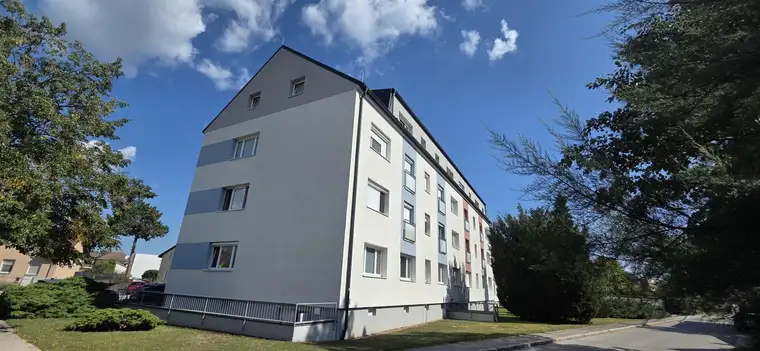 Leobersdorf - rd. 50m² - 2 Zimmer Eigentum – Wohnung zum Sanieren in gepflegtem Wohnhaus
