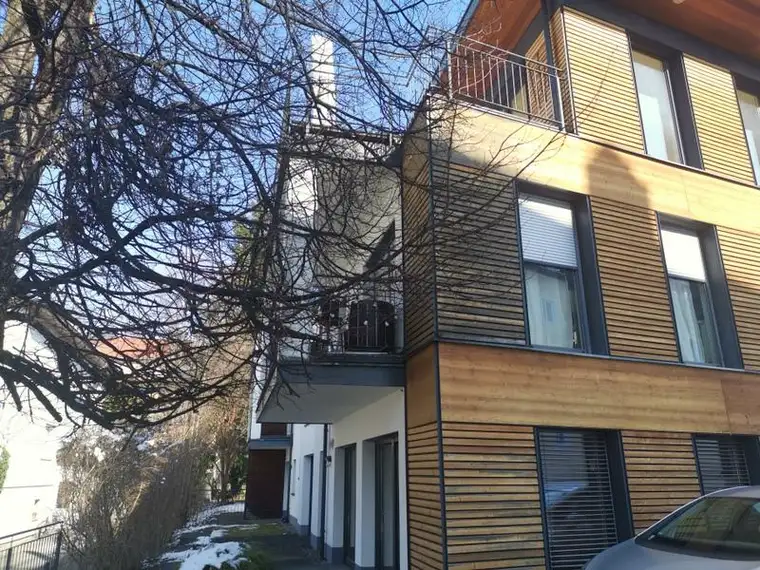 Attraktive 3 Zimmer Penthouse Wohnung mit großer Dachterrasser und TG Platz- ruhige Lage nähe Mayburgerkai