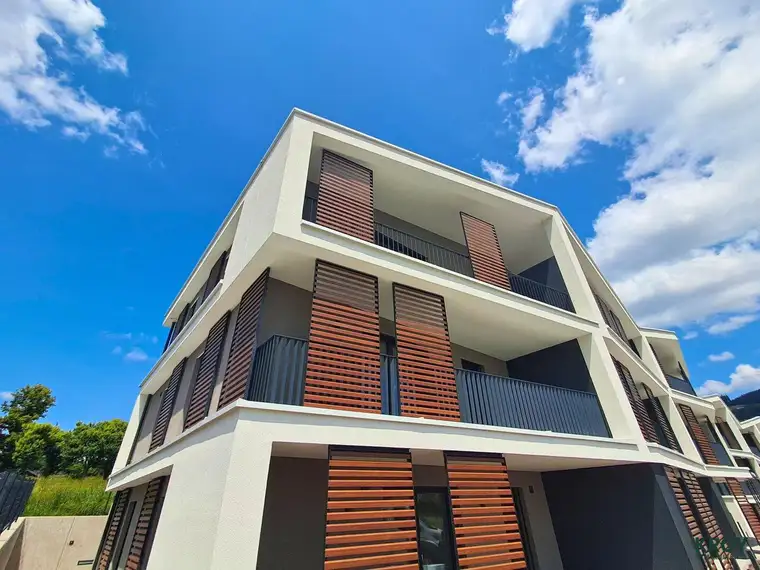 Erstbezug mit Seeblick! Moderne 3 Zimmer Wohnung mit Terrasse und Tiefgaragenplatz
