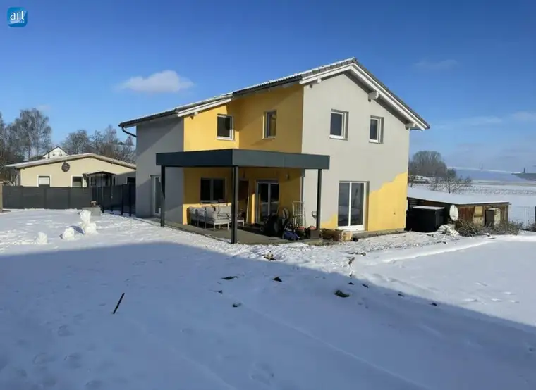 Einfamilienhaus mit großzügigen Garten und eindrucksvollen Schwimmteich – Ihr neues Zuhause wartet!