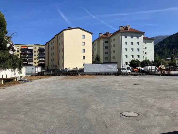 Großzügige Lagerflächen mit direktem Anschluss zum Schienenverkehr in Hall in Tirol