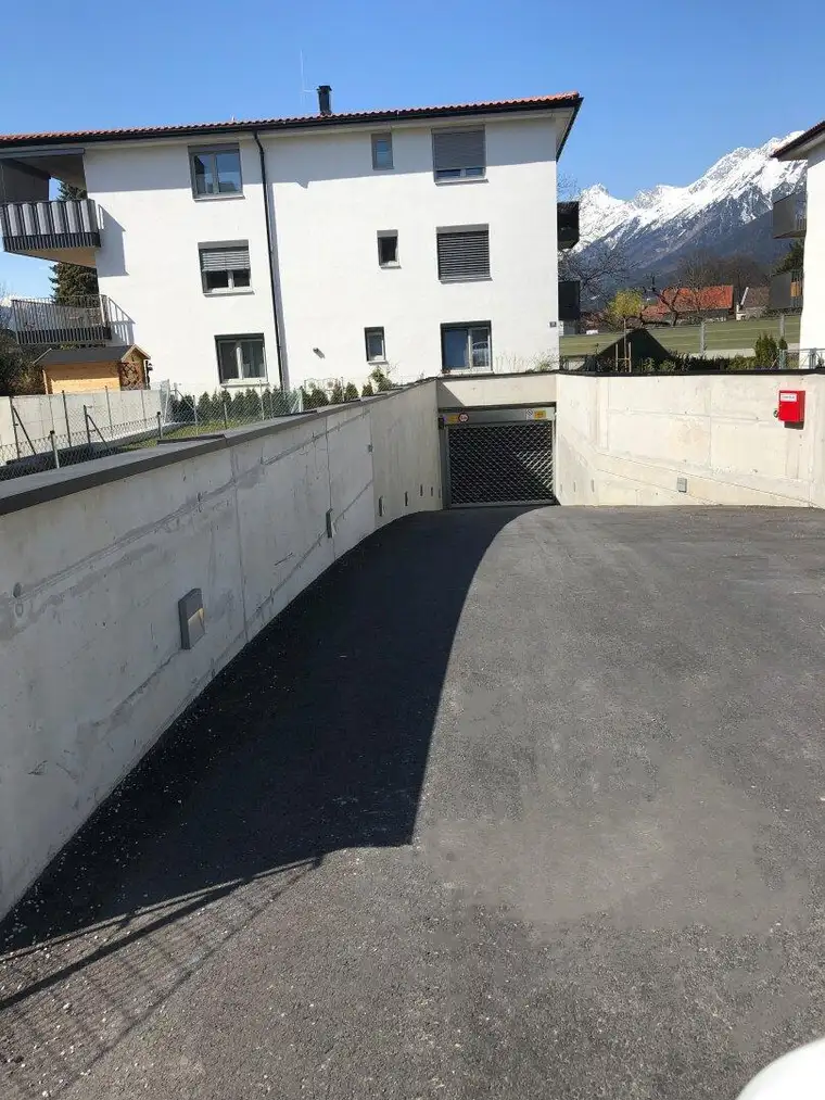 Einspuriger Tiefgaragenabstellplatz in zentraler Lage