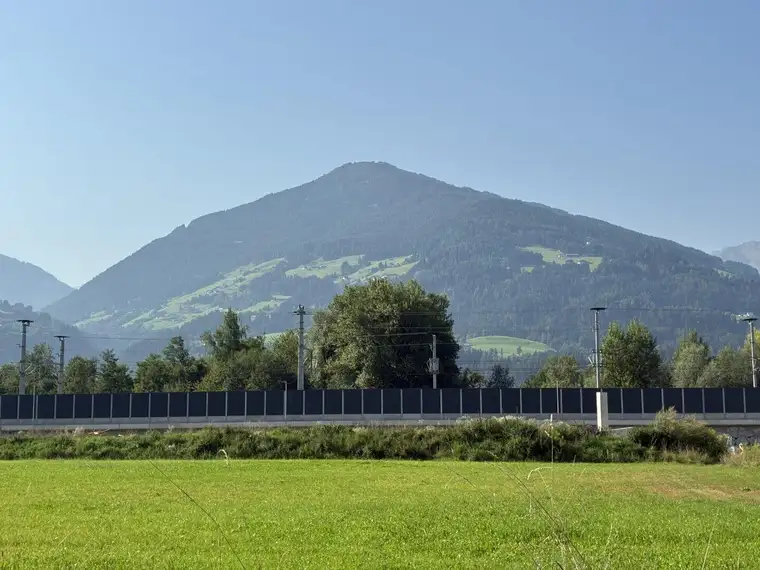 Gewidmetes Gewerbe- und Industriegebiet nur 15 km von Innsbruck entfernt– Nähe A12-Anschlussstelle Wattens – TEILFLÄCHEN-Vergabe möglich