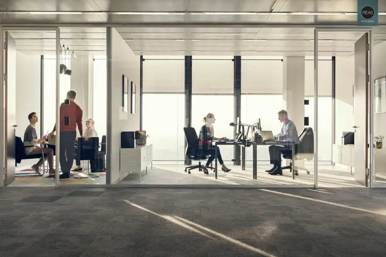 Komplette Etage im Hochhaus mit ausgezeichneter Infrastruktur und Panoramablick!