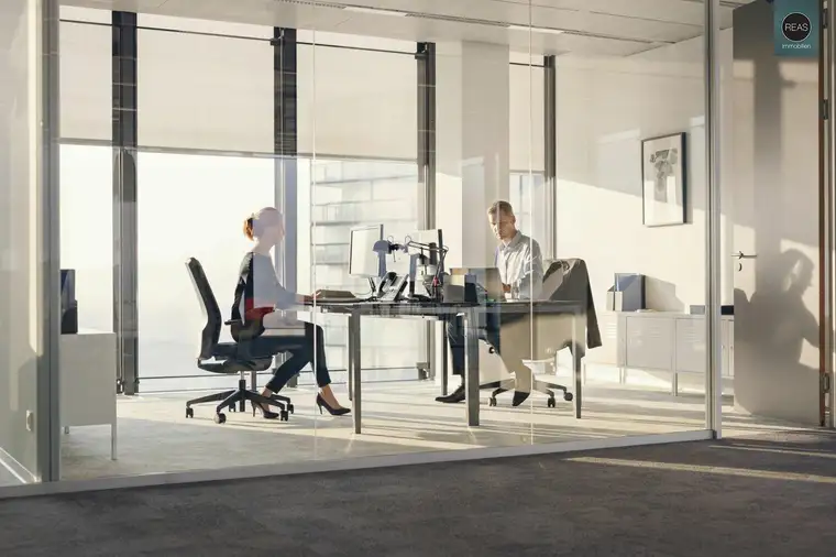 Büro Etage im einzigartigen Hochhaus mit ausgezeichneter Infrastruktur und Panoramablick!