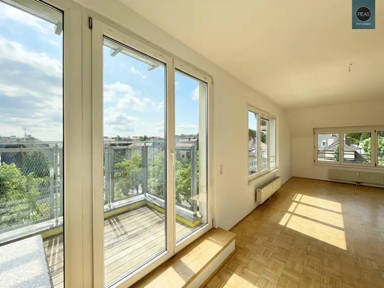 Provisionsfrei: Gut aufgeteilte Dachgeschoss Maisonette Wohnung mit Terrasse in Dornbach! Garage verfügbar!