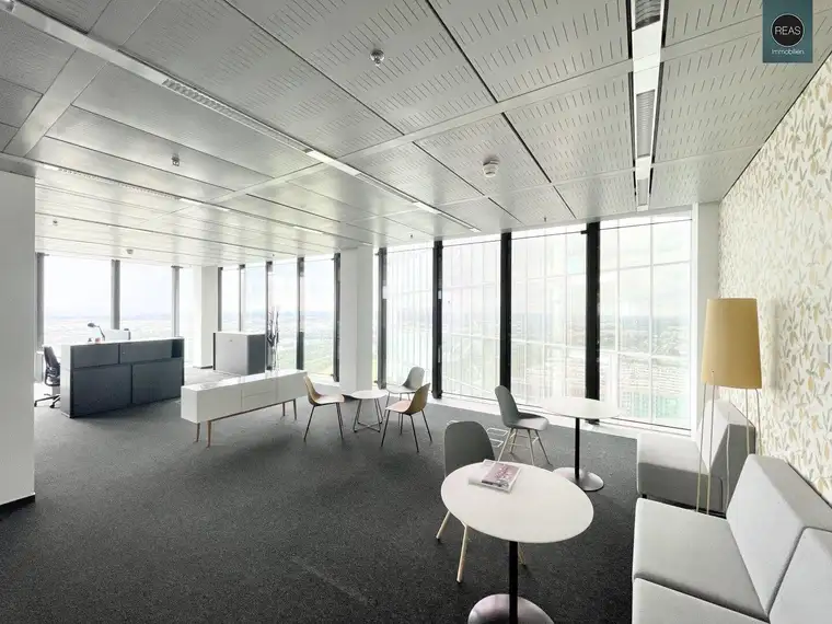Büro im Hochhaus mit ausgezeichneter Infrastruktur und Panoramablick!