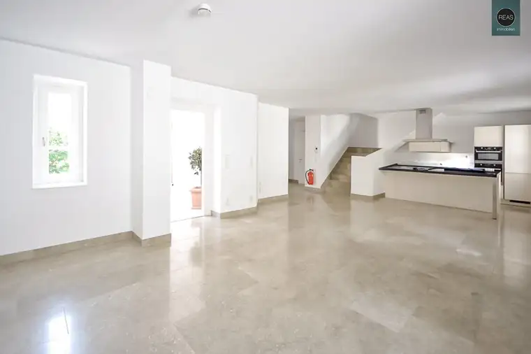 Provisionsfrei: Luxus Terrassen Maisonette mit Loggia und Terrasse beim Beethoven Museum und Pfarrplatz! Garagen verfügbar!