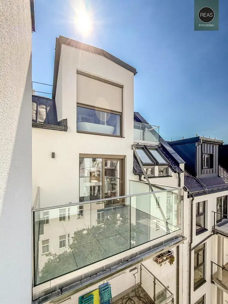 Elevate 1090 – Erstbezug: Luxus Dachgeschoss - Maisonette Wohnung (klimatisiert) mit Balkon und Terrasse nahe U6 Alser Straße, AKH!