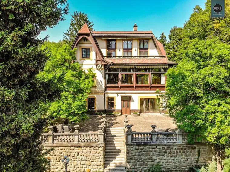 Villa Elfi: Klassische Sommerfrische-Villa mit Traumgrundstück in Tullnerbach-Lawies!