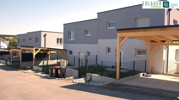Moderne Doppelhaushälfte - Belagsfertig!