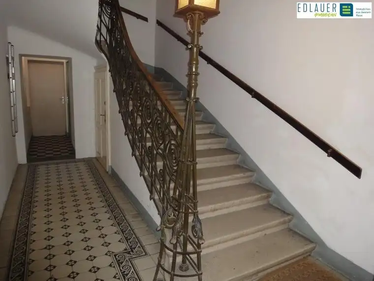 Großzügiges Altbau-Büro in direkter Innestadtlage!