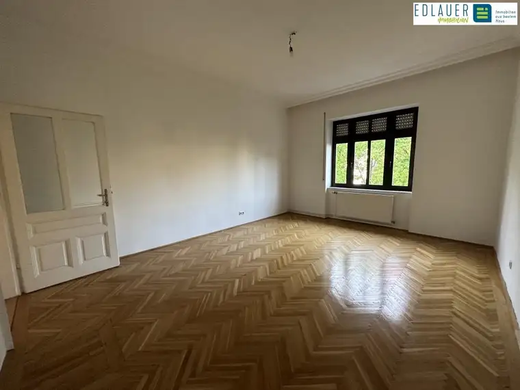 Schöne Altbau - Mietwohnung nahe Zentrum mit Loggia! 