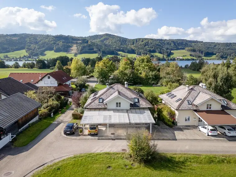 Leben, wo andere Urlaub machen – Maisonette mit Seeblickidylle am Irrsee