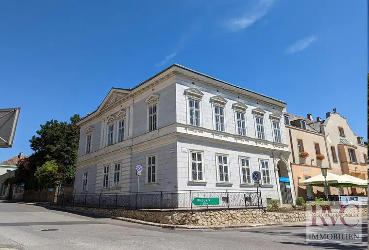 „Wohnung in einer Jugendstilvilla am Hauptplatz: Ihre Wohnung mit Zukunftspotenzial“