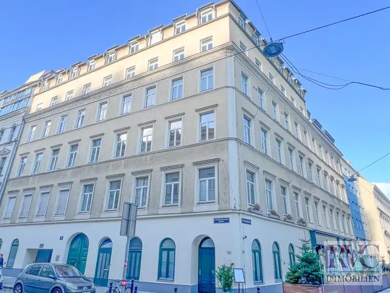 Stilvolle Dachgeschosswohnung in gepflegtem Altbau