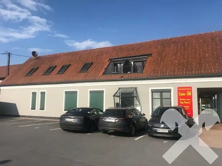 Gewerbeflächen in Hirnsdorf im Gebäudekomplex der Raiffeisenbank