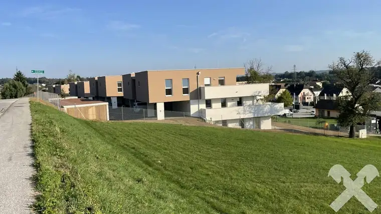 Neuwertige 4-Zimmer-Erdgeschoßwohnung mit riesigem Garten!