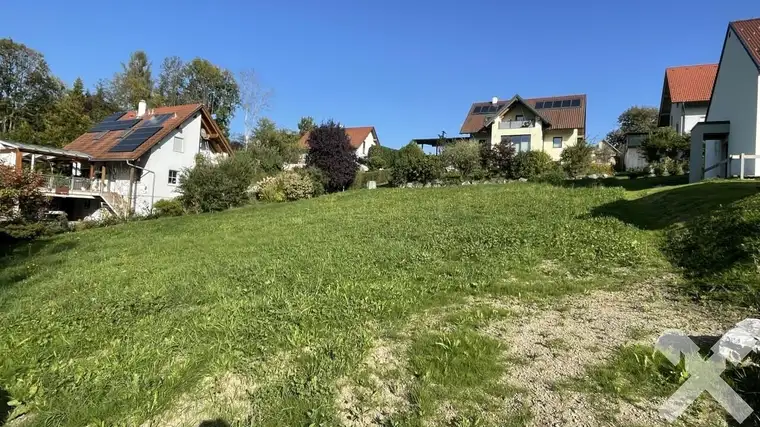 Sonniges Baugrundstück in Schadendorfberg