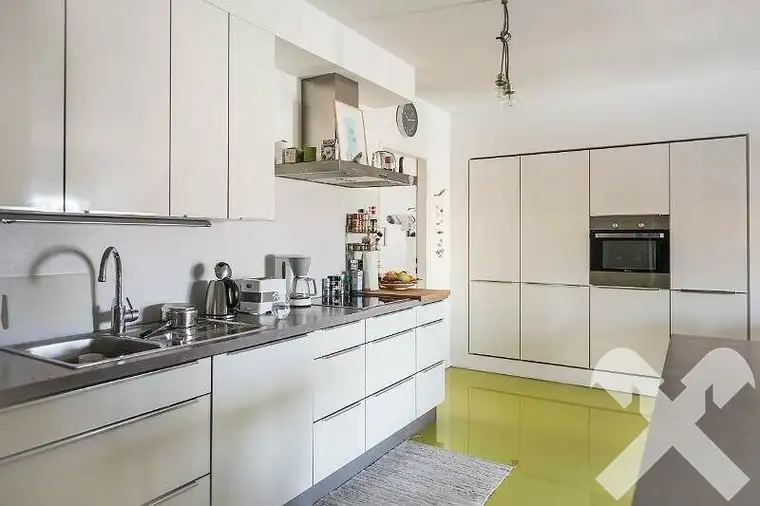Zentrale Dachgeschosswohnung mit 3 Balkonen und Lift im Herzen der Stadt!