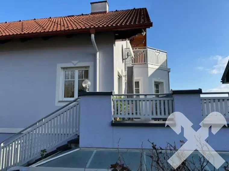 Gepflegtes Wohnhaus mit Südwestterrasse (ca. 40 m²) + 2 Balkone + Hausbrunnen für Brauchwasser + sofort bezugsbereit!