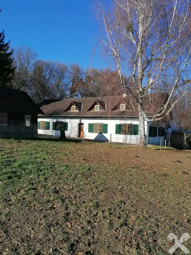 Vierkanthof mit Nebengebäude in einzigartiger Aussichtslage bei Riegersburg