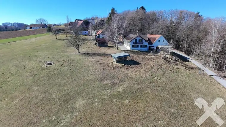 Landwirtschaft in erhöhter Aussichtslage nähe Riegersburg
