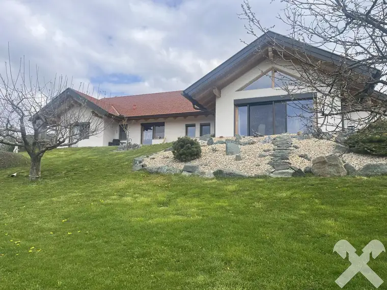 Traumhaftes Landhaus mit eigenem Kellerstöckl und Schwimmteich in Burgauberg