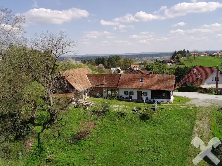 Baugrund mit altem Bauernhaus in Top-Aussichtslage