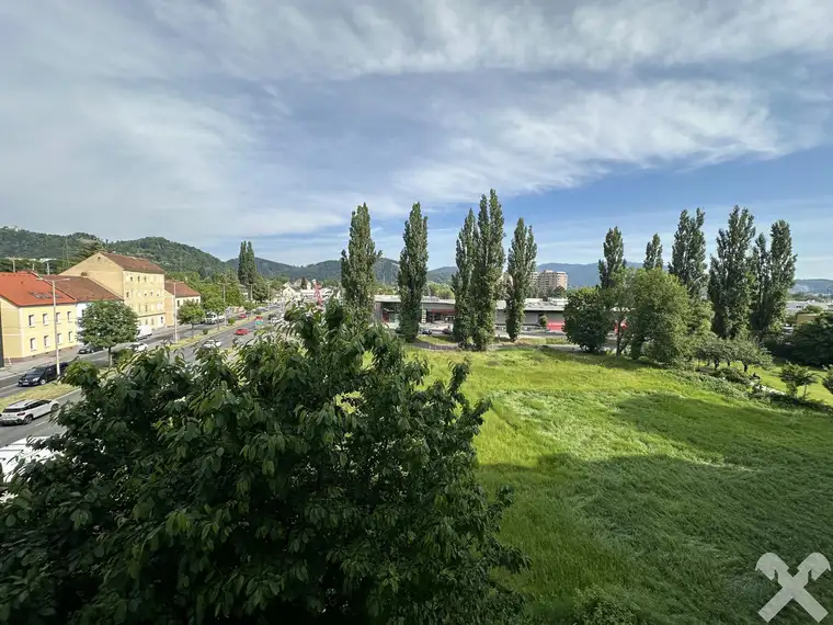 Sanierungsbedürftige 3-Zimmer-Wohnung inkl. Parkplatz in zentraler Lage von Graz
