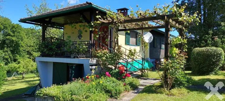 Einmalige Gelegenheit auf ein entzückendes Ferienhaus in nächster Nähe zum Golfplatz Klöch im steirischen Vulkanland