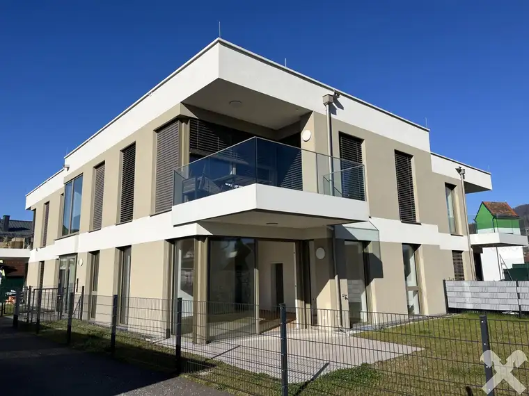 Erdgeschosswohnung mit Terrasse, Garten und Carport in guter Wohnlage