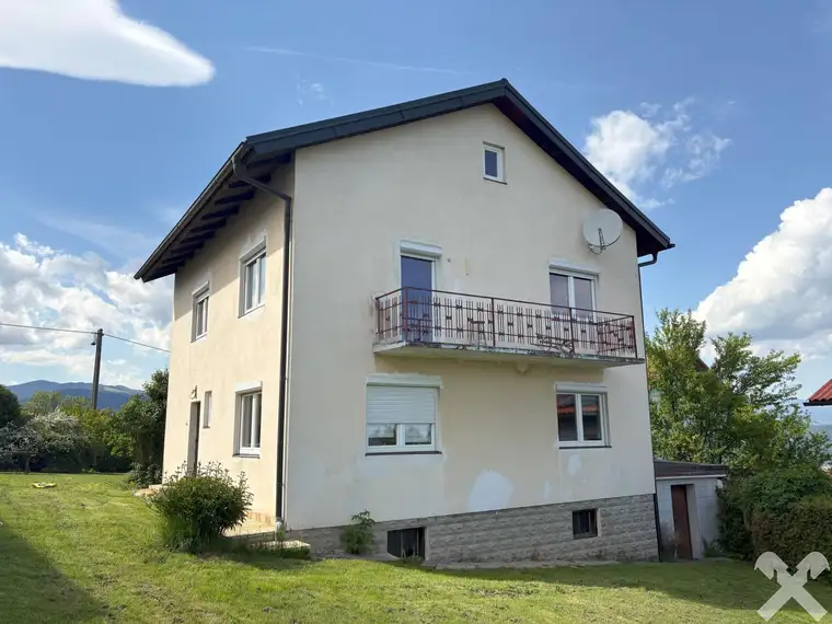Einfamilienwohnhaus mit großem Grundstück in Zentrum von Edelschrott