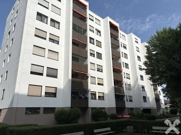 RUHIG, VERKEHRSGÜNSTIG, PREISWERT 3-Zimmer-Wohnung in Webling