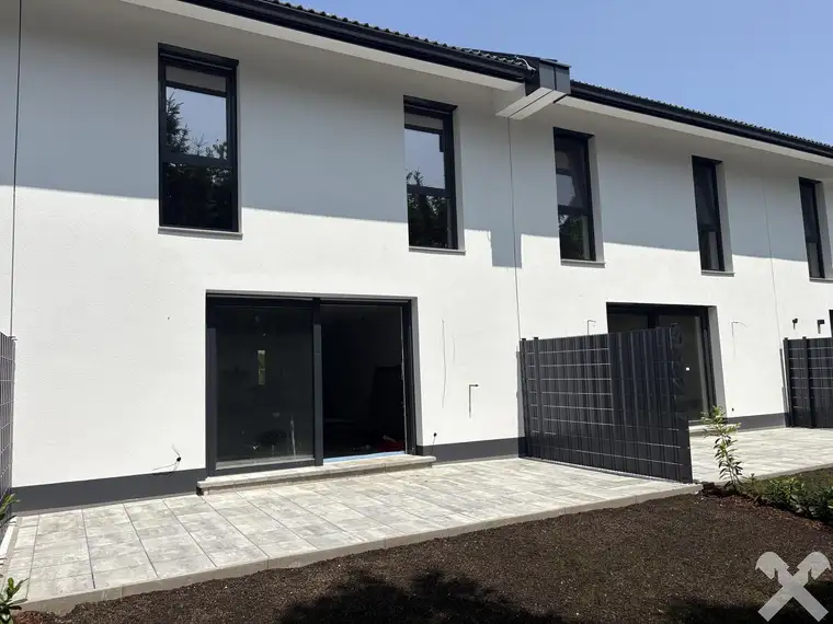 NEUBAU - ERSTBEZUG! Sonniges Reihenhaus in traumhafter Ruhelage