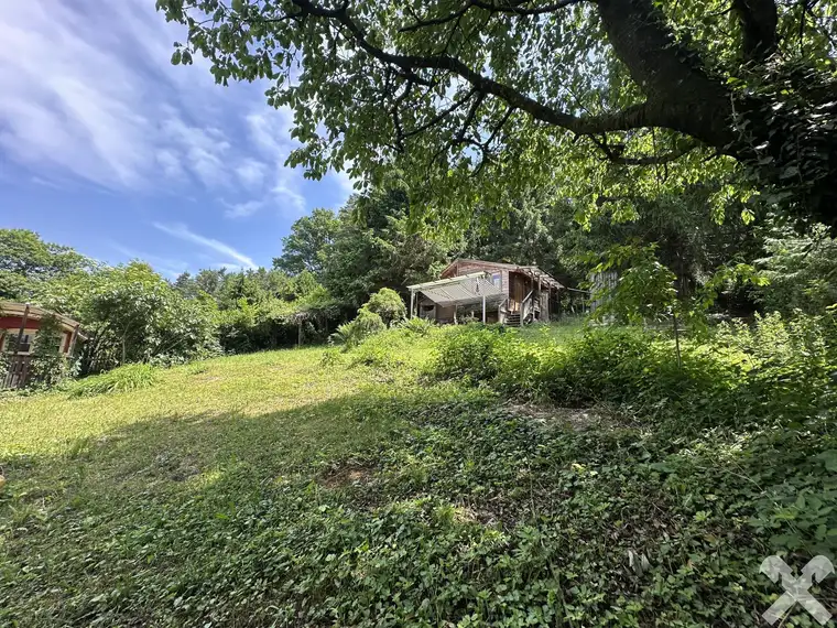 Sonniges Baugrundstück in Graz-Andritz inkl. Wochenendhaus und kleinem Wald - Ruhige Lage mit viel Potenzial